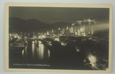 Ansichtskarte Salzburg bei Scheinwerferbleuchtung