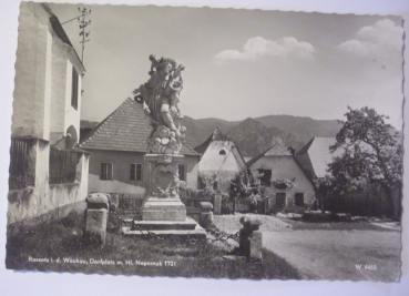Ansichtskarte Rossatz i. d. Wachau, Dorfplatz m. Hl. Nepomuk 1721