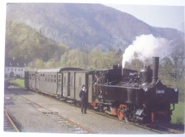 Ansichtskarte Steyrtal - Museumsbachn der ÖGEG - 298.56 mit Personenzug am 2.5.1975 in Leonstein